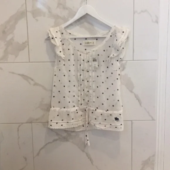 New Abercrombie | Cute Frills & Pokadot Top - Picture 2 of 15